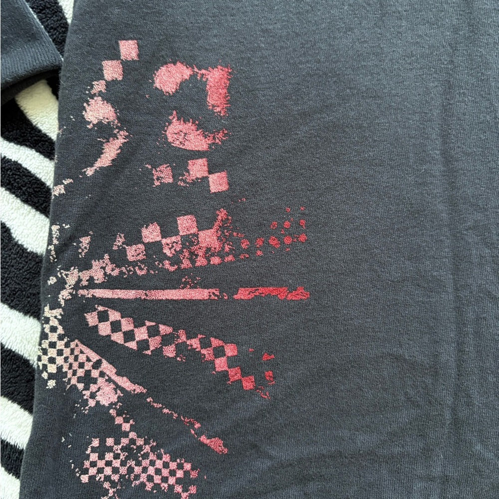 NWT Aeropostale Men's Crew Neck Black & Red Graphic Long Sleeve Shirt - Picture 4 of 6